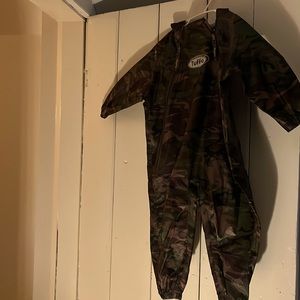 TUFFO MUD SUIT SIZE 3T